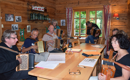 accordeon gîte le vieux madrier la clusaz